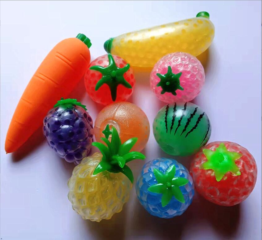 Novelty Games Toys Decompression Krama grönsaker och frukt Utlösning Toy för barn och vuxen olika storlek