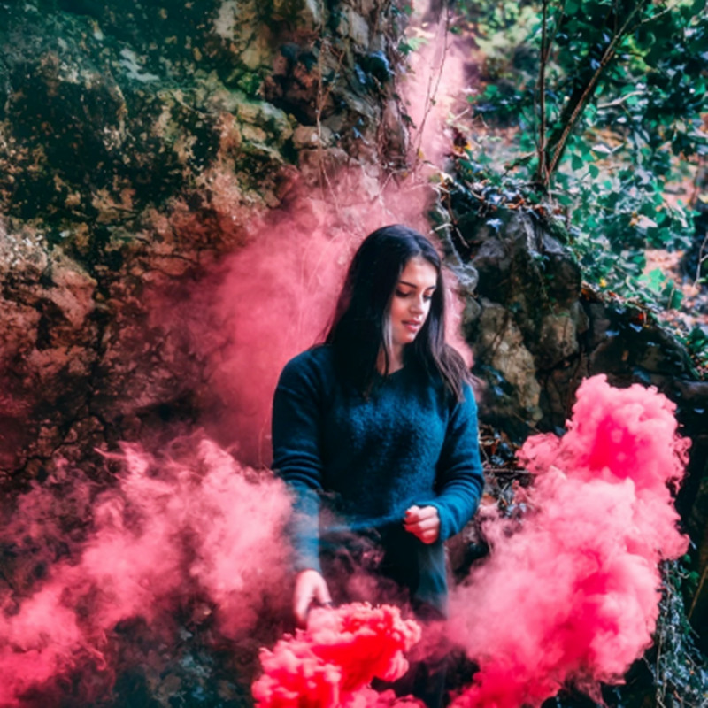 ノベルティハロウィーンの装飾魔法の色の煙のトリックファイアーヒントファンおもちゃピロテクニックフォグマジシャンプロップ12pcs