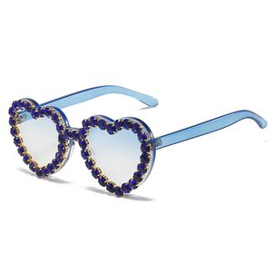 Nouveauté incrusté strass cadre stylistique une pièce lunettes de soleil mode femmes coeurs lunettes de soleil en gros