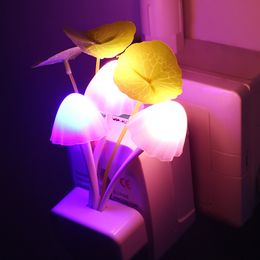 Articles de nouveauté 20V 3 LED Capteur de contrôle de la lumière murale Veilleuse Induction Rêve Fung Champignon Lampe Maison Chambre Décoration EU US Plug 230821