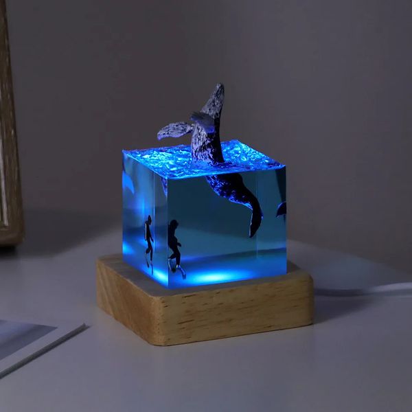 Articles de nouveauté 5cm Cube Organisme Résine 7Colors Table Light Creative Art Décoration Lampe Baleine Dauphin Requin Thème Nuit USB Charge 231218