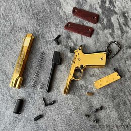 Nieuwe items Anti-stress Toys Mini Gun Pistol Toys Miniature Model Keychain Full Shell Alloy kan geen geschenk R230818 schieten