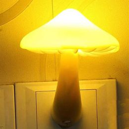 Articles de nouveauté Capteur automatique LED Veilleuse Branchez la lampe de chambre en forme de champignon US EU pour les enfants Jaune Rose Bleu Vert Dégradé193q