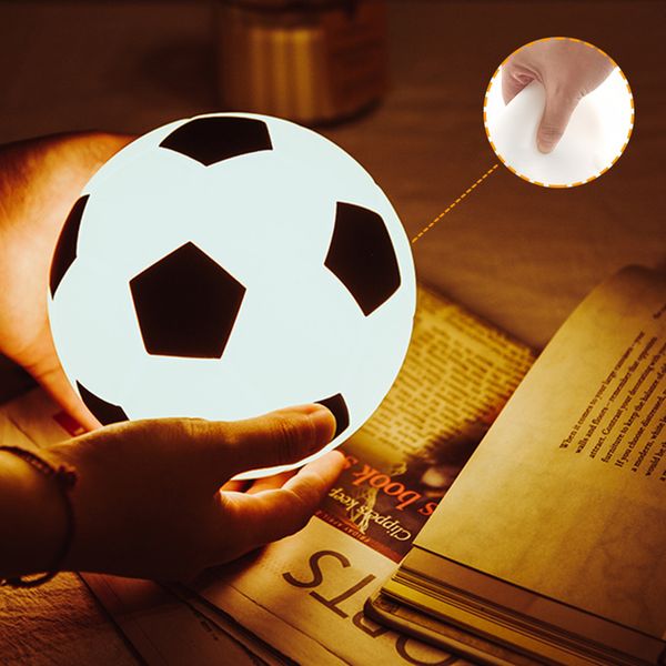 Artículos novedosos Lámpara de palmada de luz nocturna en forma de fútbol de fútbol