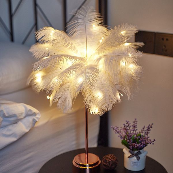 Artículos de la novedad Lámpara de mesa de plumas Dormitorio LED Luz de noche Ins Chica Corazón Mesita de noche Decoración moderna de la boda Linterna pequeña Regalo festivo 230707