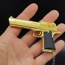 Nieuwheid items Hoogwaardige model Desert Eagle Keychain Toy Gun Miniature Alloy Pistol Collection Toy Gift Pendant R230818