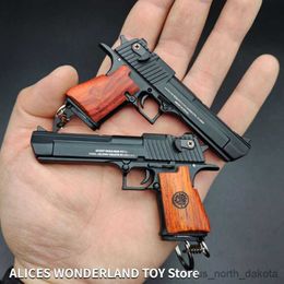 Nieuwe items Nieuw productpatroon Hoogwaardige Model 92F Toy Gun Mini Alloy Pistol Collection Toy Gift Pendant R230818