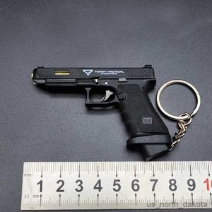 Articles de nouveauté Nouveau Keychain Tactical Alloy Empire Mini Pistol Gun Arme Key Ring Gift Decorations avec balles et magazine R230818