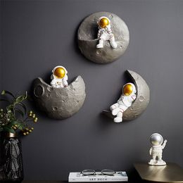 Articles de nouveauté Décoration murale nordique Astronaute Résine Murchage Murcor Home Decor 3D Astronaute Figurines pour le salon chambre à coucher décor suspendu 230817