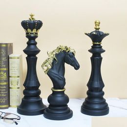 Nieuwheid items Scptures Nordic Resin schaakstandbeeld thuis ornamenten zwart en wit stukken King Queen woonkamer decoratie drop levering dhv0q