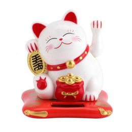 Nieuwe items Zonne Powered Maneki Neko Lucky Cat Welkom Chinese gelukkige kat zwaaiende hand wenkende fortuincat -beeldjes voor woningdecoratie G230520
