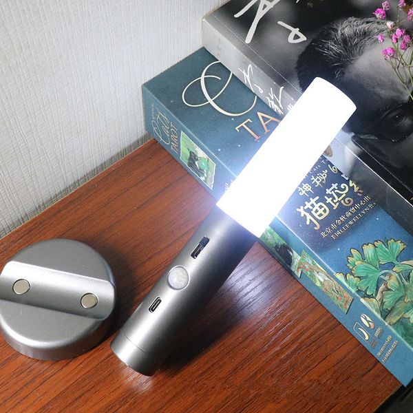 Articles de nouveauté Capteur de corps humain rechargeable par USB Petite veilleuse Armoire Couloir Lampe de poche d'urgence Cuisine Petite lampe chauffante intelligente USB-oplaadsensorlamp