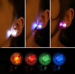 Nieuwigheid LED Knipperlicht Rvs Rhinestone Oor Stud Oorbellen Mode Sieraden Rave Speelgoed Gift 8 Kleuren LED Oorbellen Gratis Verzending