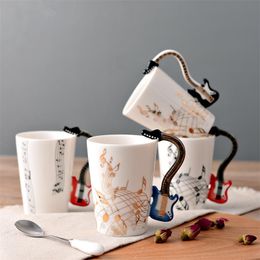 Novely Music Note Cup Keramische Gitaar Koffie Bekers Persoonlijkheid Tea / Melk / Sap / Lemon Water Fles Kerst Verjaardagscadeau 220311