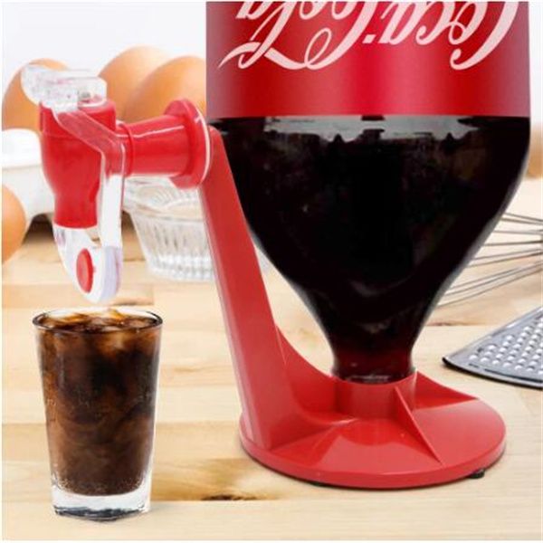 Novedad Saver Soda Dispensador de bebidas Botella Coca Cola Boca abajo Dispensador de agua potable Interruptor para Gadget Party Home Bar GC1399