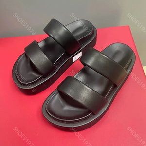 Pantoufles de nouveauté Chaussures pour femmes Diapositives Sandales décontractées Cuir souple Confortable Matsuke Semelle épaisse Plate-forme Sandales Mocassins Éraflures Pantoufle de plage Chaussure d'usine