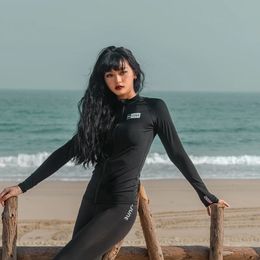 Nu-June Femmes Rashguard Swimwes à manches longues avec fermeture à glissière Salle de maillot de bain noir