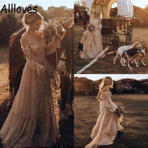 Desnudo Champagne Country Western Vestidos de boda Retro Cowgirl Manga larga con cuello en V Bohemio Encaje Vestidos de novia Chic Sweep Train Tulle 334S