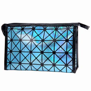 Nxy Bolsas De Cosméticos 3d Maquillaje Láser Pvc Opslag Handtas Voor Vrouwelijke Draagbare Waterdichte Cosmetische Toilettas Tassen Vrouwen Mode Pu Lederen Clutch 220302