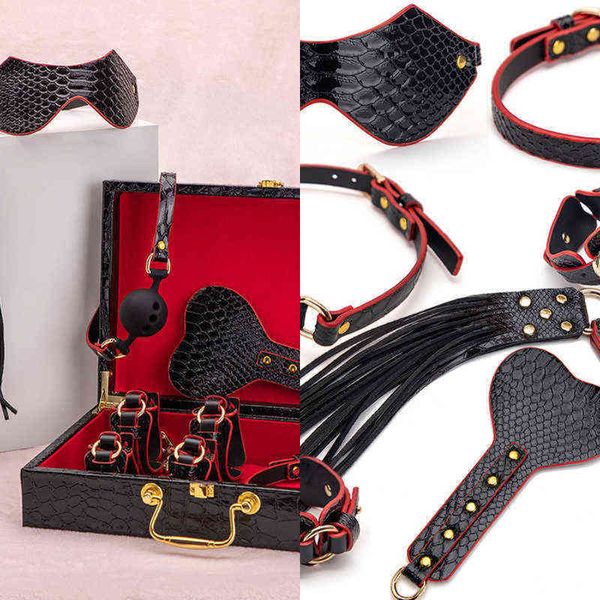 Nxy Bondage Sex Toys pour Couples Blackwolf Pu Cuir Bdsm Kits Esclave Lit Retraite Ensemble Menottes Érotiques Cou Gag Swing Femmes Adultes 1211