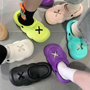 Nxy sandalen 2022 Nieuwe gatschoenen voor vrouwen cartoon schattige vaste kleur dikke zool niet-slip zacht strand meisje thuisglaasjes 0527