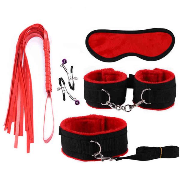 Nxy Sm Bondage 5pcs Bdsm Set Accessoires Érotiques Menottes Jouets Sexuels Adultes Fouet Les Yeux Bandés Bouche Gag Collier Pinces À Mamelon pour Couple Femmes 220423