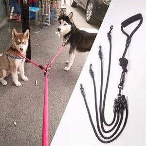 Nylon Correas dobles Desmontable Mascota Plomo Espuma de escalada Mango de algodón 1 Correa para 2 o 3 o 4 Perros Cuerda de retracción para perros pequeños 201126