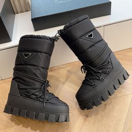 Bottines en gabardine de nylon bottes de créateurs imperméables lignes de chaussures de ski détails de plateforme compacts soigneusement étudiés Par exemple tige équipée de chaussettes amovibles