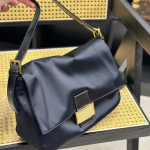 Nylon grote handtassen voor dames Designer zwarte bakken zachte schoudertas Travel Crossbody Gold Letter Hasp Nieuwe trend met doos