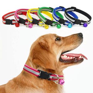 Collier de chien réfléchissant en nylon pour petits chiens Collier de chiot de chat avec cloche pour collier Chihuahua Produits pour animaux de compagnie pour la promotion des animaux