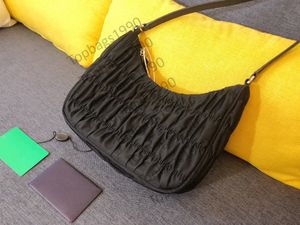 Mujer Nylon Subvarm Bag Bolsos de hombro plisados ​​Totes para mujer Paquete de pecho Lady Tote Messenger Bolsos