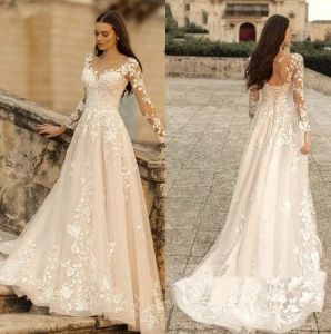 O-cou, une ligne élégante robes boho, manches longues à manches longues en tulle appliques de train de mariage mariés avec des lacets en lacet arrière pplique