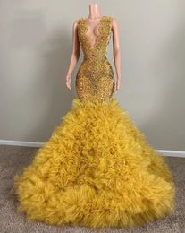 O Nek gele lange prom -jurk voor zwarte meisjes 2024 Gerarde verjaardagsfeestjurken kristal avondjurken ruches robe de bal es