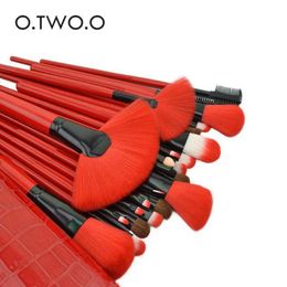 O.TWO.O Makeup Gereedschap 24 stks Professionele Make-upborstels Set met Rood Lange Handgreep Synthetisch Haar Houten Handvat Oogschaduw Brush Poeder Borstel