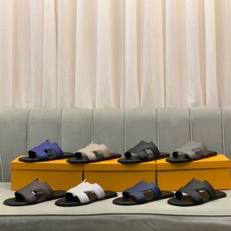 Les sandales OASIS MULES sont fabriquées en cuir grainé souple avec un graphique de la marque entrelacé sur le dessus de la chaussure et le logo de la marque. Semelle intérieure en cuir confortable.