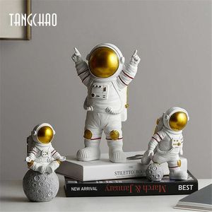 Objecten TANGCHAO Decor Hars Astronaut Beeldjes Sculptuur Decoratieve Ruimtevaarder Met Maan Model Ornament Home Decoraties Standbeeld 0930