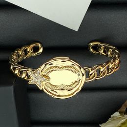 de brazaletes de diseño de alta calidad Brazalete Joya de brazalete Joyería para mujer Goldia de cobre Muñeca de la pulsera Boda Amante de la boda Regalo de cumpleaños