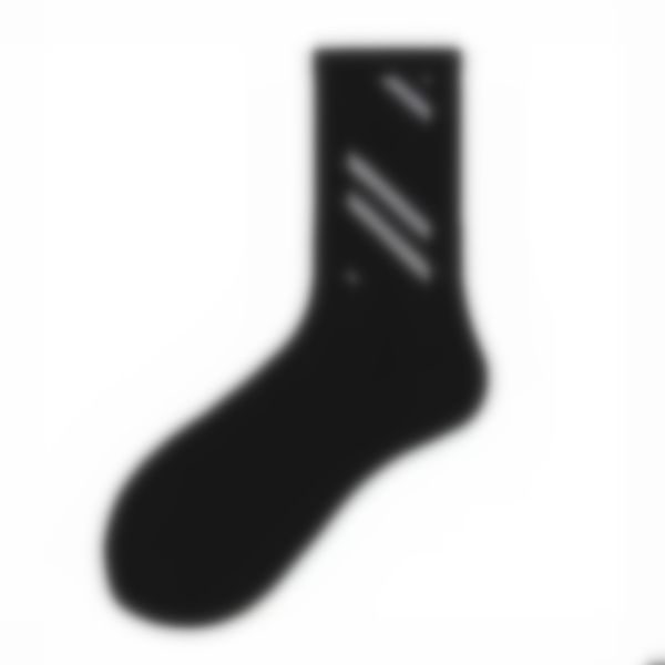 Off Fashion Mens Streetwear Chaussettes Femmes Hommes Coton de haute qualité All-match Arrow X Impression Respirant Noir Blanc Mélange Football Basketball Sports Sock E1