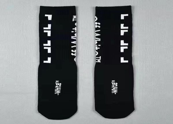 Off Fashion Mens Streetwear Chaussettes Femmes Hommes Haute Qualité Coton Allmatch Arrow XXX Impression Respirant Noir Blanc Mélange Footbal7161736