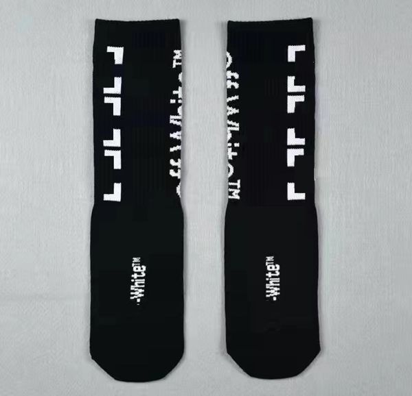 Off Fashion Mens Streetwear Chaussettes Femmes Hommes Haute Qualité Coton Allmatch Arrow XXX Impression Respirant Noir Blanc Mélange Footbal7513978