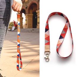 Off Schlüsselanhänger Hängeseil Dreieck Druckmuster Breitband Clip Schlüsselanhänger Handy Lanyard Handschlaufe Anti-Verlust Schulterband ca. 2023 KWHR