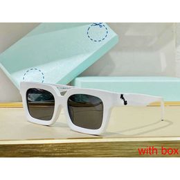 Off Luxury Sunglasses Designer Top Blanc pour hommes et femmes Fashion Classic Épaisse plaque noire Blanc Square Frame Glas263l avec boîte d'origine