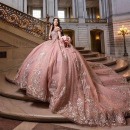 Uit roze glanzende schouderbaljurk Quinceanera jurken zoete prinses gouden appliqued kanten feestjurken Vestido de anos s