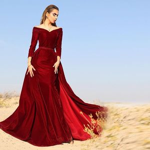 Off Shoulder Mermaid Avondjurken 2017 Fall V-hals Lange mouwen Fluwelen Donkerrood Plus Size Saoedi-Arabische Prom Jurk Dubai Vestidos