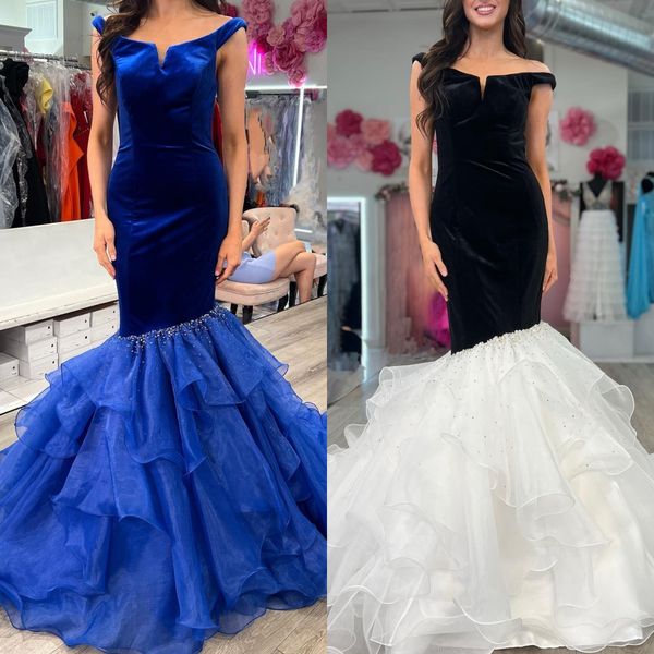 Vestido de fiesta de terciopelo con hombros descubiertos 2k23 Volantes Falda de organza asimétrica Sirena Dama Chica Vestido de desfile Fiesta formal Invitado de boda Capa roja Pasarela Corbata negra Gala Hoco