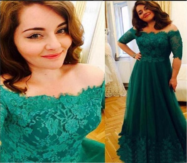 Fuera del hombro Aline Tulle Appliques encaje Emerald Green Plus Size Prom Vestidos de fiesta Maxi Vestidos de fiesta Medias mangas2032019