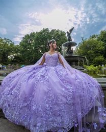 Vestido De fiesta con cuentas y apliques De mariposa lavanda con hombros descubiertos, vestido para quinceañeras con capa, flores, cuentas, Vestidos De 15 anos