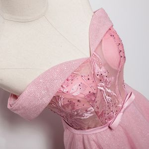 Van de schouder roze prom jurk baljurk feestjes tule met floral borduurwerk nu te koop !!!