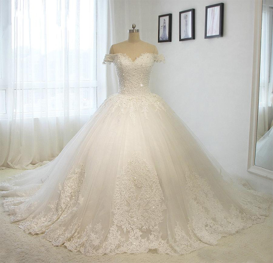 Off The Shoulder Short Sleeves Luxury Wedding Dresses Long Train Tulle Applique Beaded Ball Gowns Lace-up White Vintage Real Dress