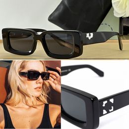 Off blanc personnalisé Rectangular Whitesun Designer Cadre Lady Fashion Sunglasses Casual Fashion Sunglasses Occhiali da Sole Con Cornice Rettangolare Oer016